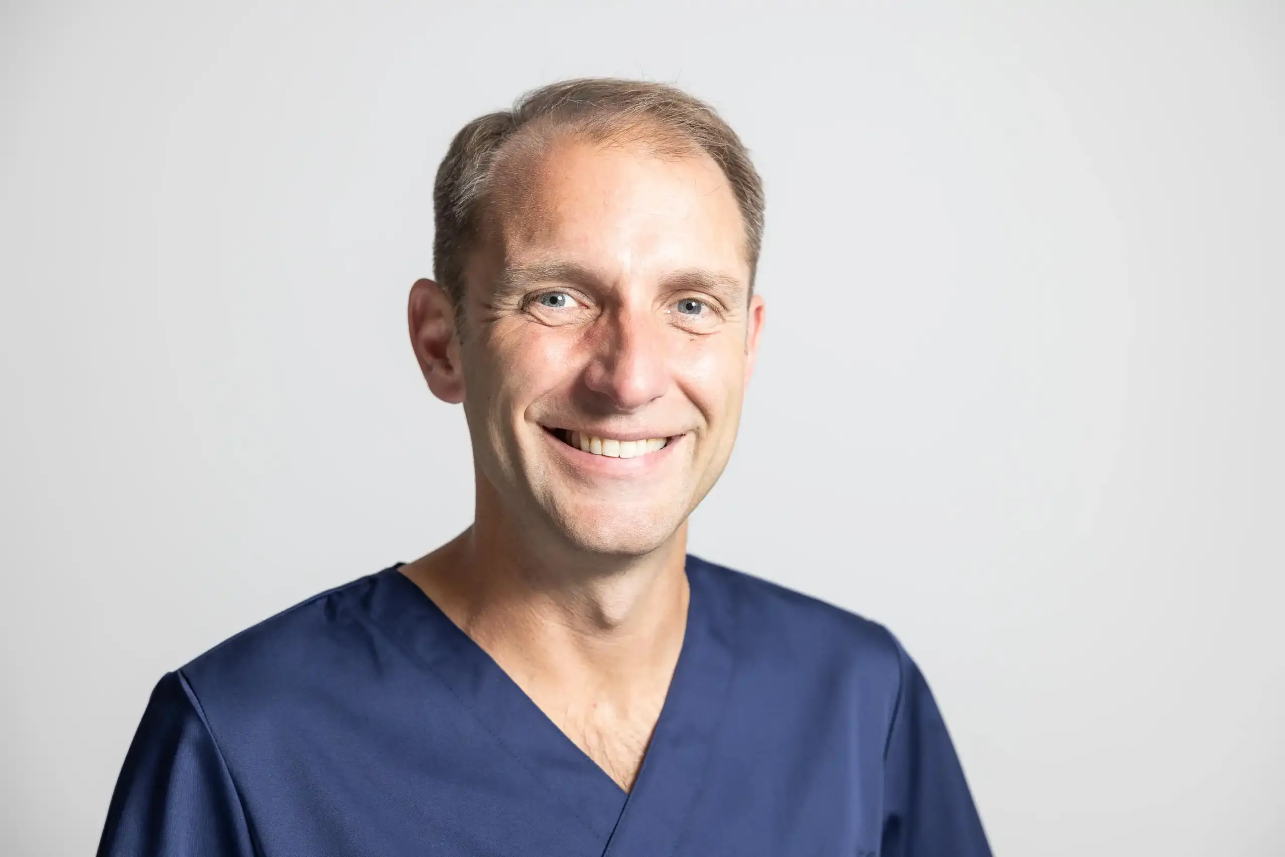 Porträt von Mark Tackenberg, der das zugehörige Statement gibt.